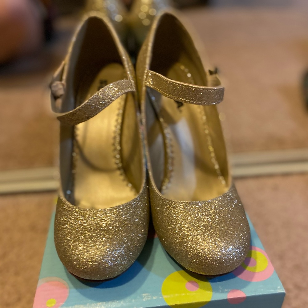 EUC Gold Glitter Mary Jane Heels